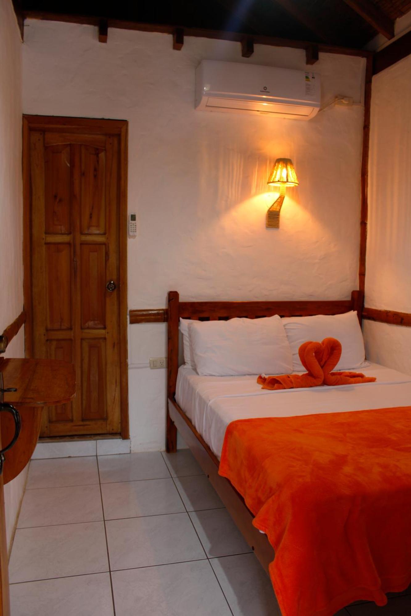Hanga Roa Hotel Монтаньита Экстерьер фото