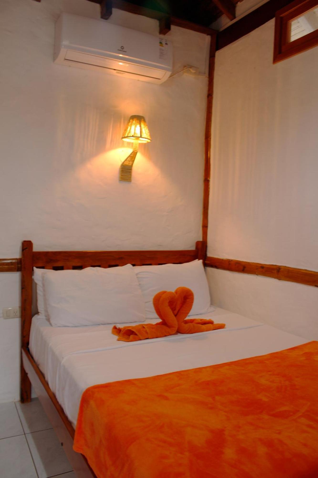Hanga Roa Hotel Монтаньита Экстерьер фото